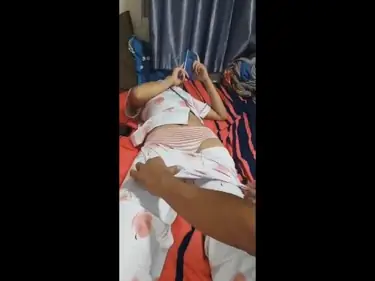 Di Pelorotin Dulu Celananya Biar Mau Ngentot Keras Sampe Basah